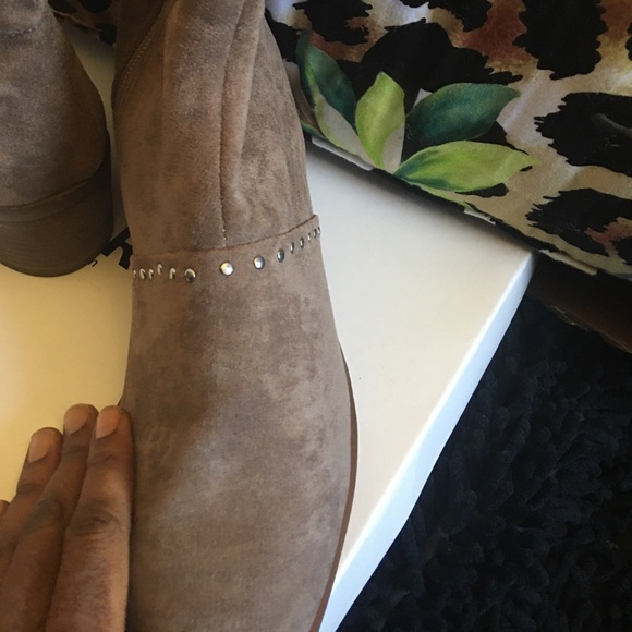 Sexy taupe over the knee boots - Picture 6 of 13